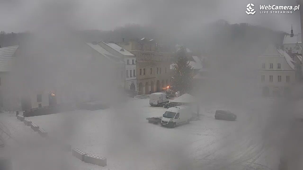 Kazimierz Dolny - widok na Rynek - 02 styczeń 2026, 07:44