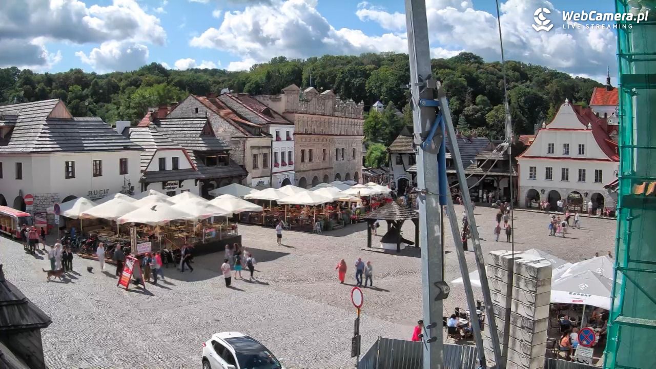 Kazimierz Dolny - widok na Rynek - 23 sierpień 2026, 11:05