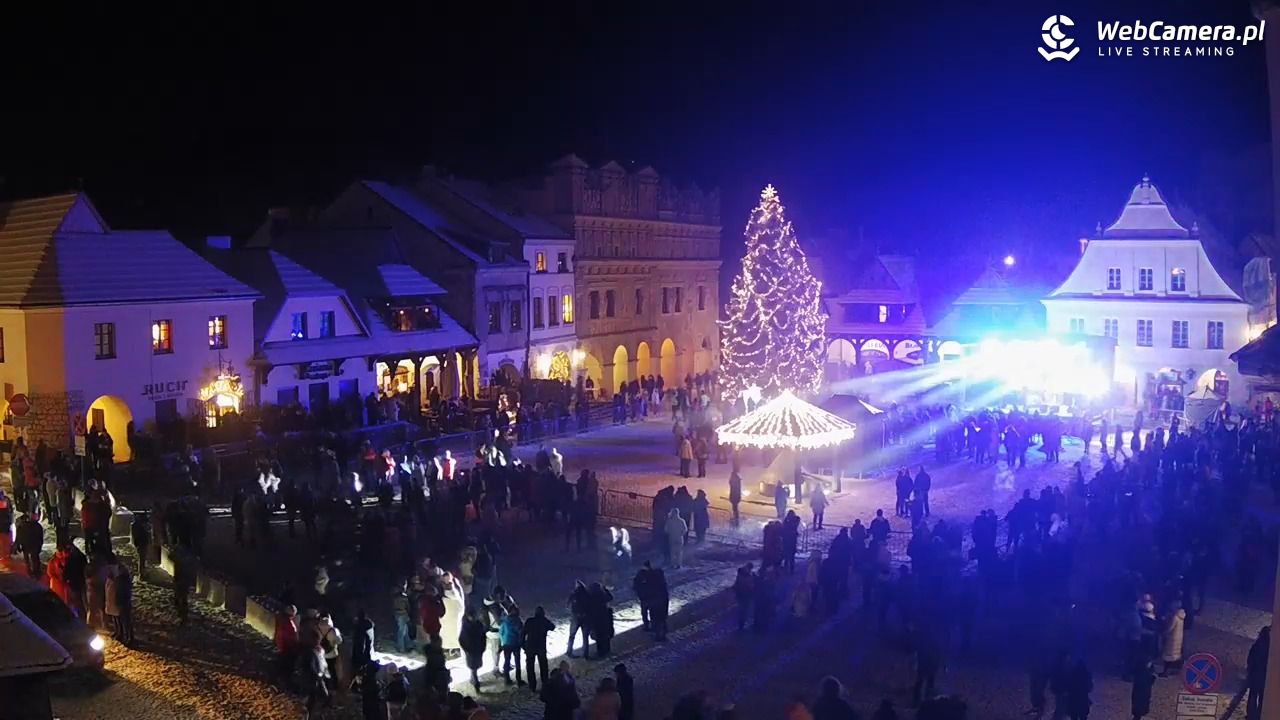 Kazimierz Dolny - widok na Rynek - 01 styczeń 2026, 00:18