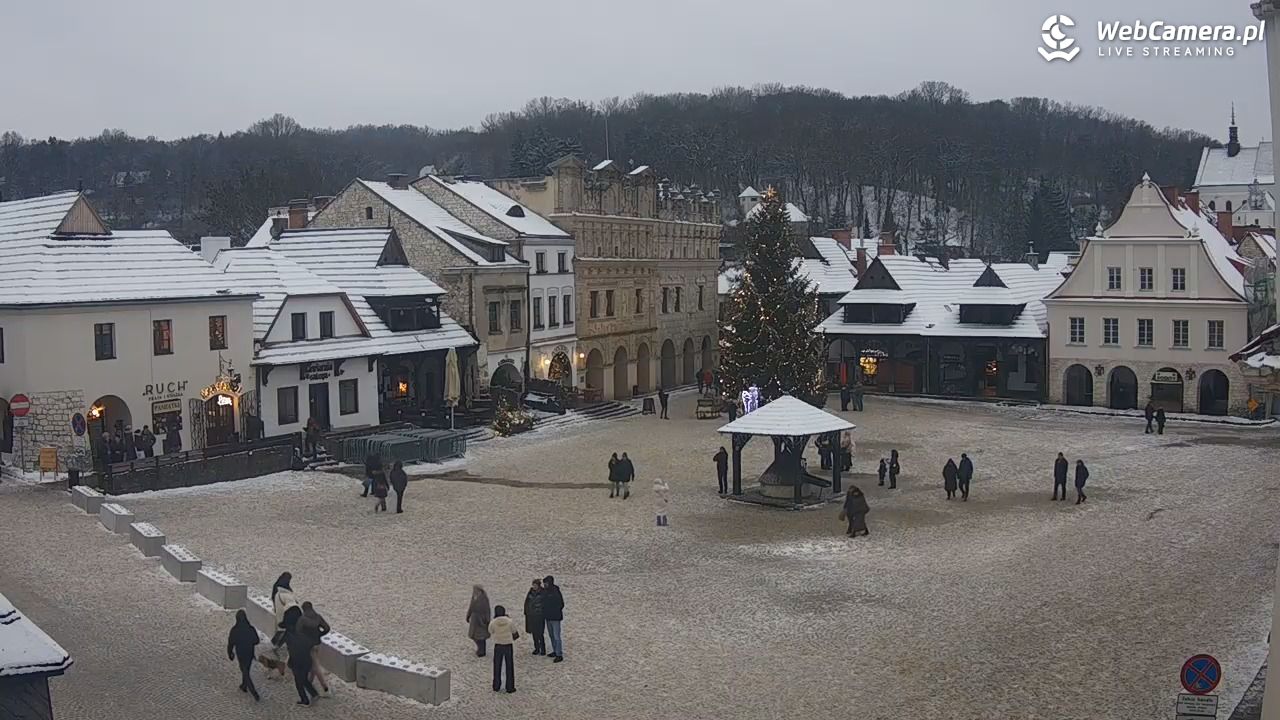 Kazimierz Dolny - widok na Rynek - 01 styczeń 2026, 15:09