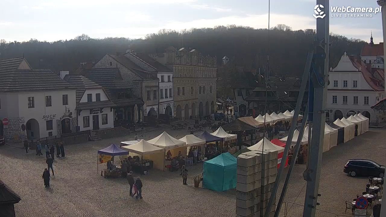 Kazimierz Dolny - widok na Rynek - 22 marzec 2026, 10:50