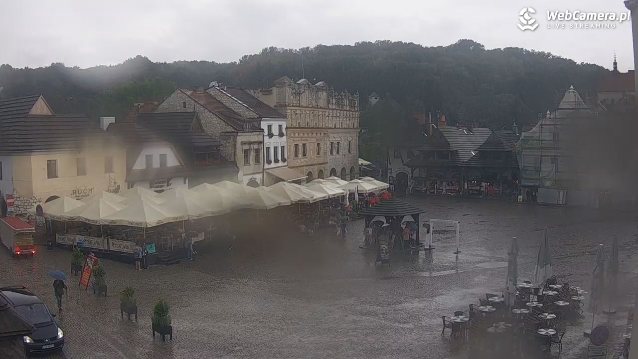 Kazimierz Dolny - widok na Rynek - 14 wresień 2025, 15:13