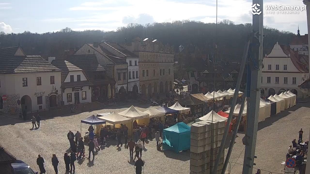Kazimierz Dolny - widok na Rynek - 22 marzec 2026, 12:06