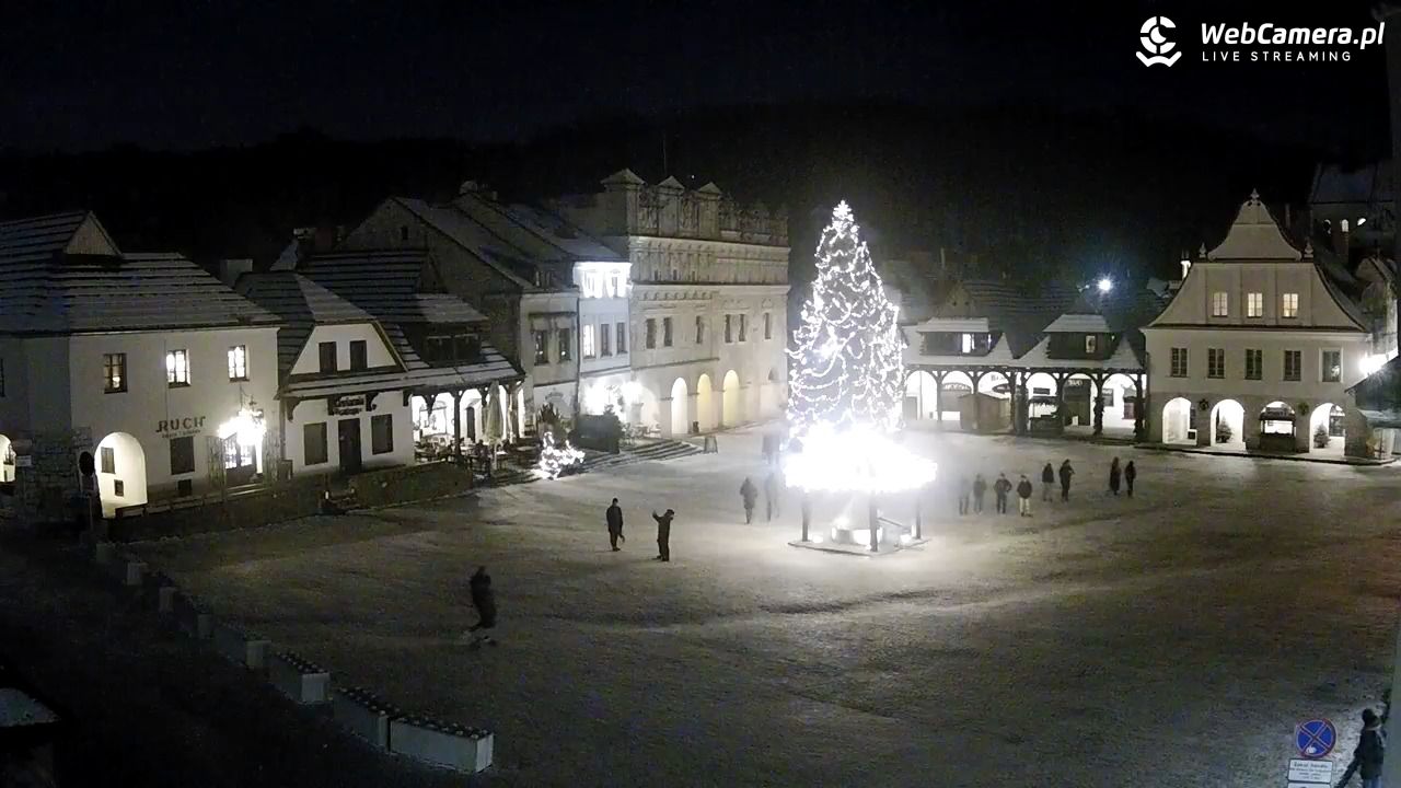 Kazimierz Dolny - widok na Rynek - 02 styczeń 2026, 19:21