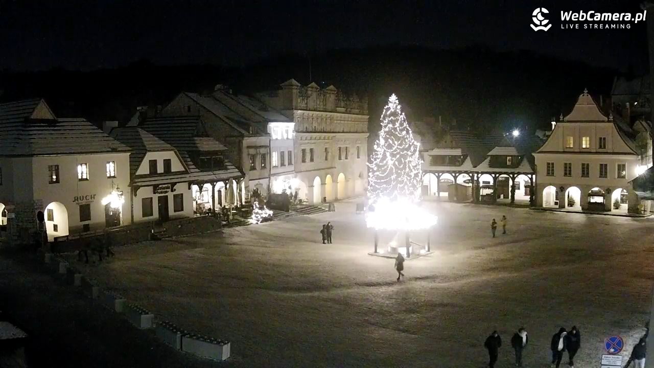 Kazimierz Dolny - widok na Rynek - 02 styczeń 2026, 20:42