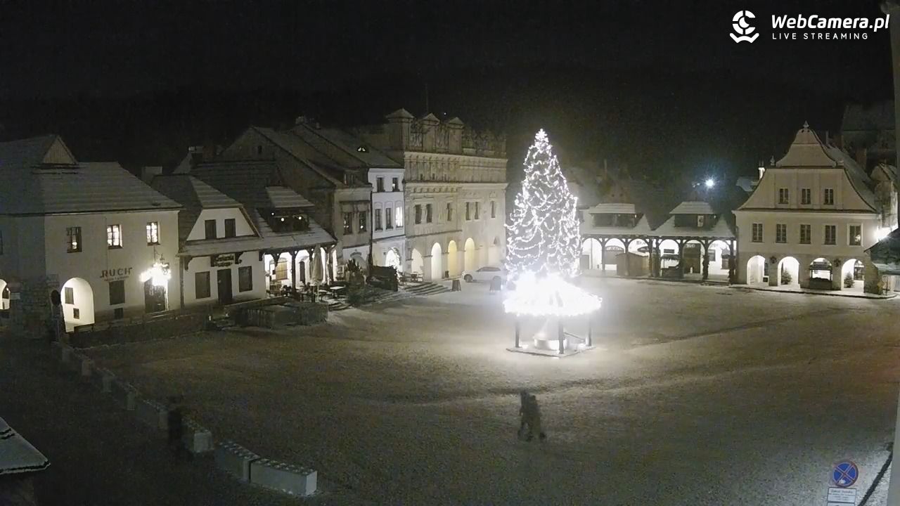 Kazimierz Dolny - widok na Rynek - 01 styczeń 2026, 22:43