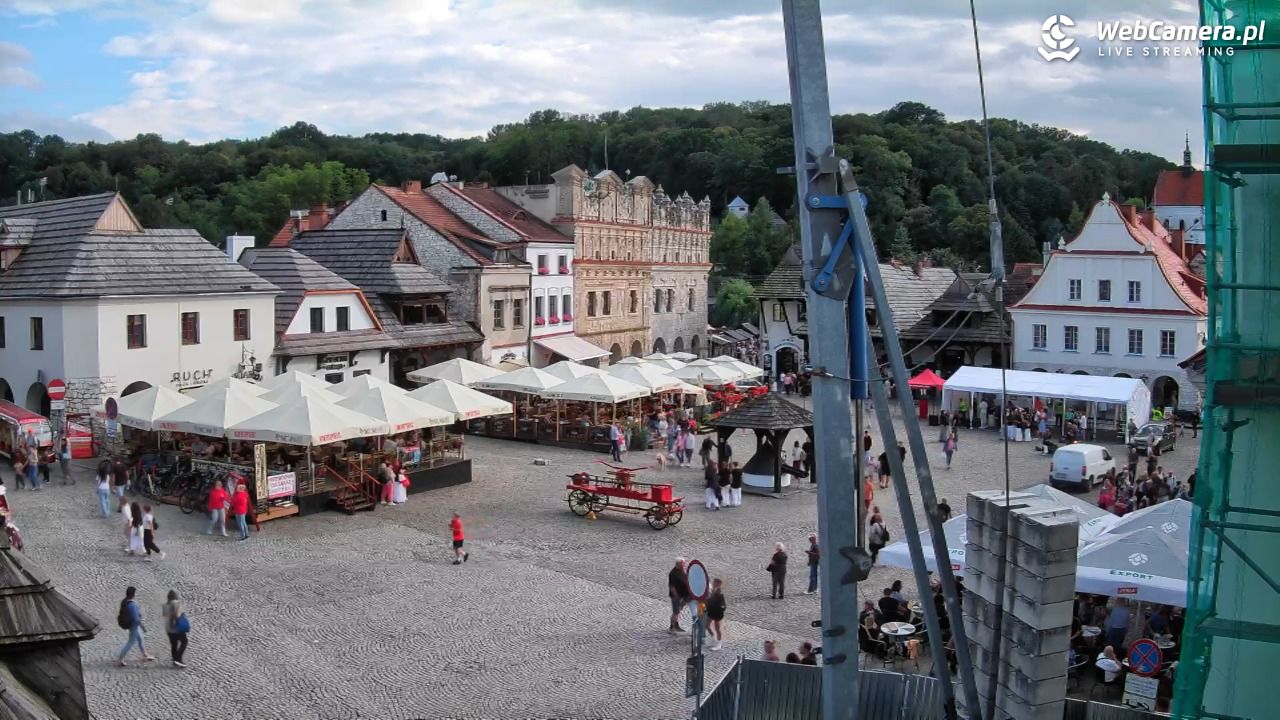 Kazimierz Dolny - widok na Rynek - 22 sierpień 2026, 17:15
