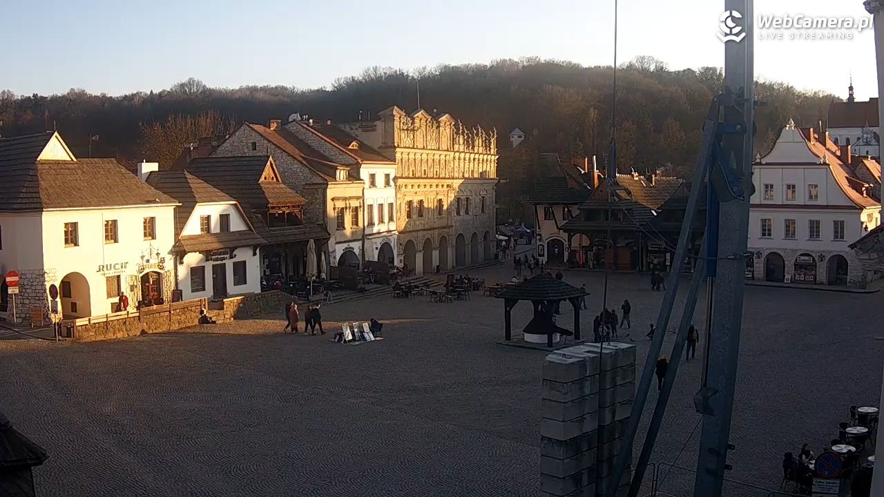 Kazimierz Dolny - widok na Rynek - 21 marzec 2026, 16:57