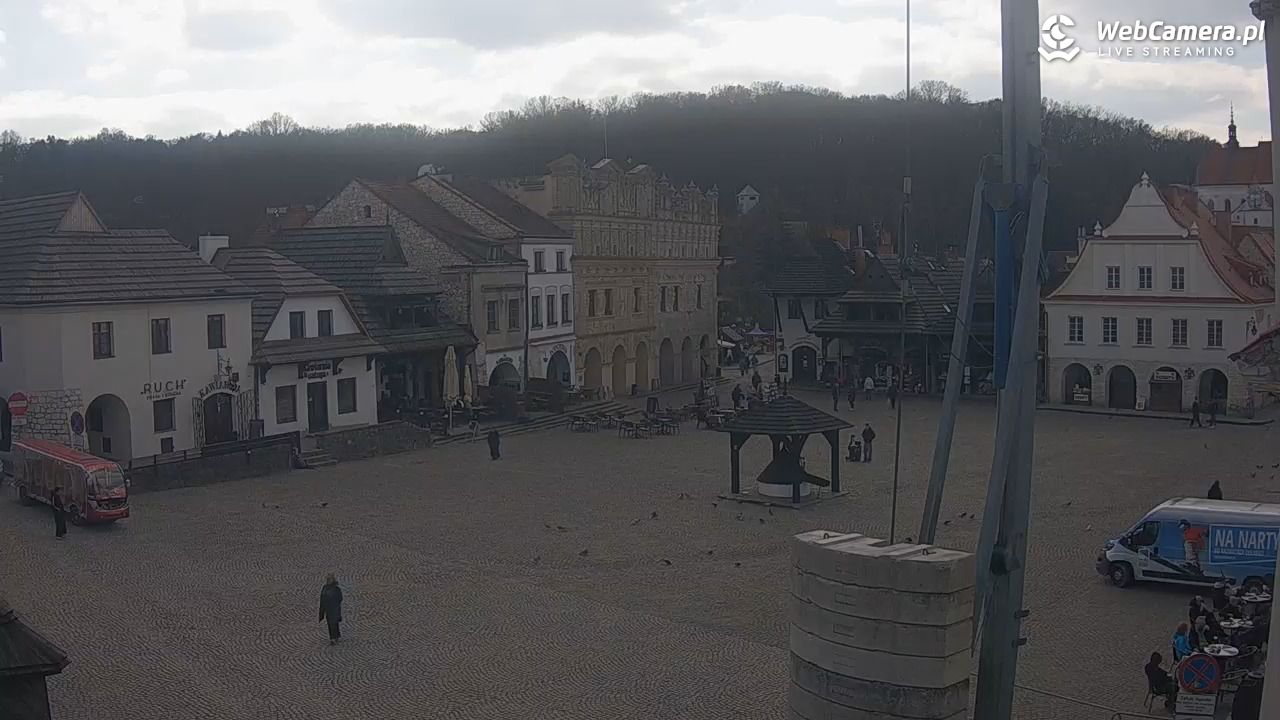Kazimierz Dolny - widok na Rynek - 21 marzec 2026, 11:51
