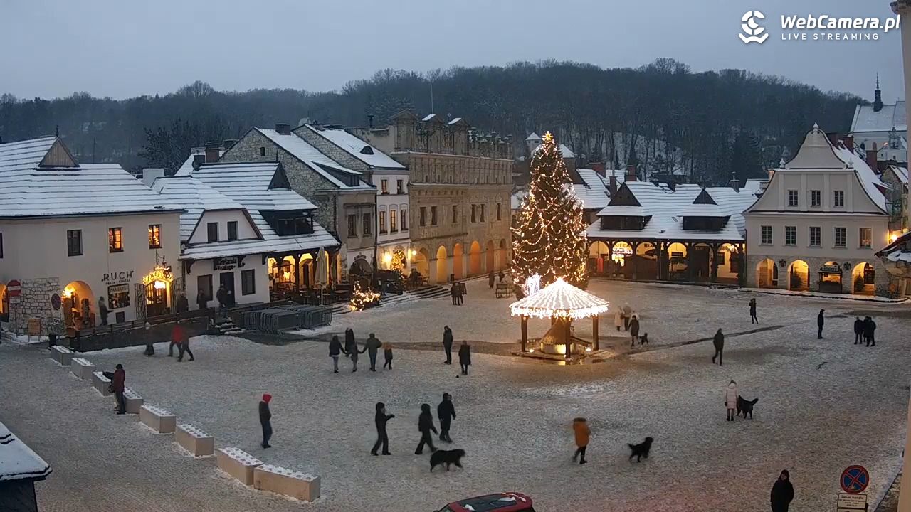 Kazimierz Dolny - widok na Rynek - 02 styczeń 2026, 01:12