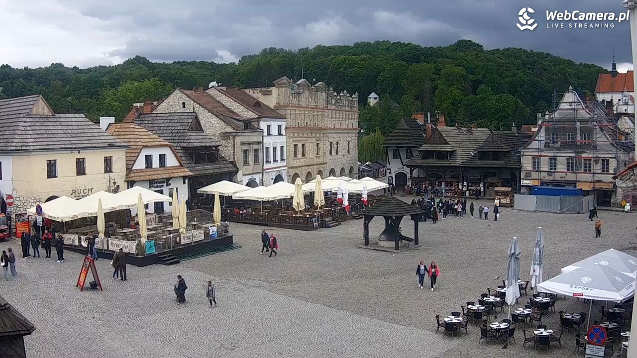 Kazimierz Dolny - widok na Rynek - 17 maj 2025, 12:53