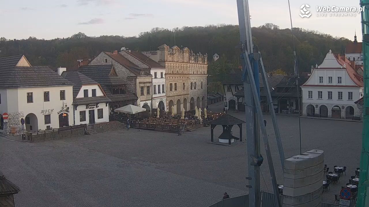 Kazimierz Dolny - widok na Rynek - 21 kwiecień 2026, 19:33
