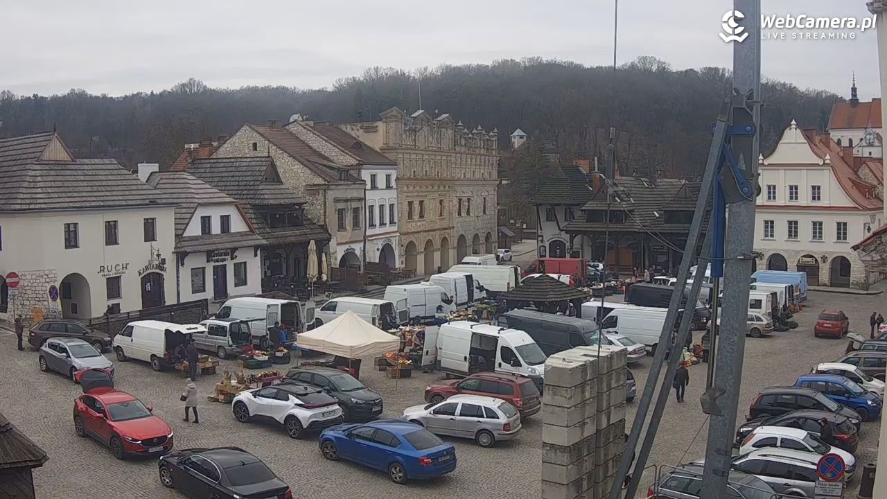 Kazimierz Dolny - widok na Rynek - 20 marzec 2026, 09:34