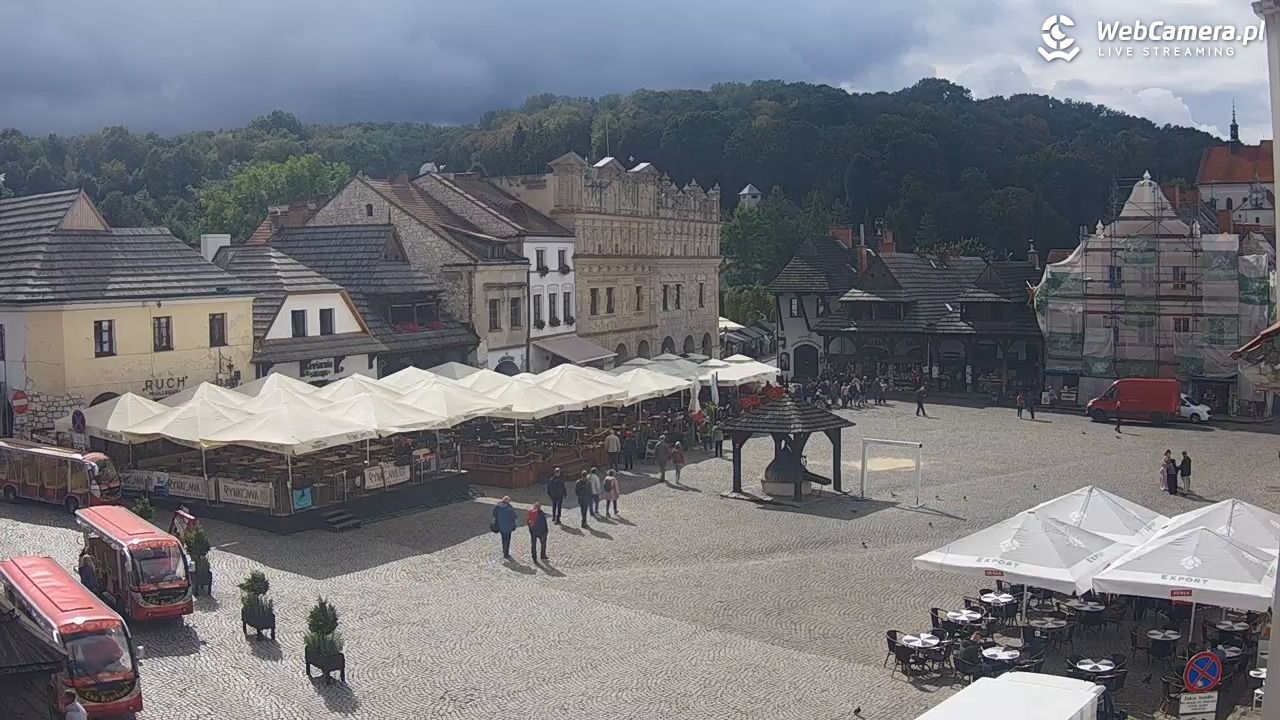 Kazimierz Dolny - widok na Rynek - 17 wresień 2025, 11:59