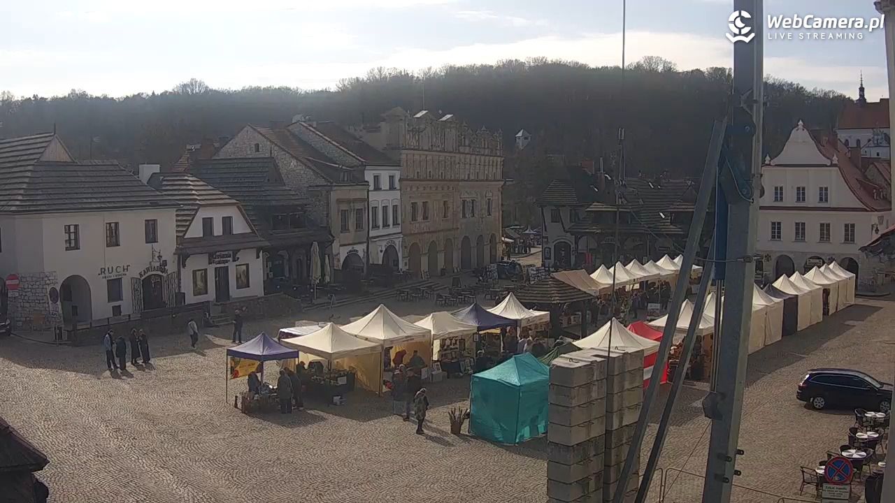 Kazimierz Dolny - widok na Rynek - 22 marzec 2026, 10:50