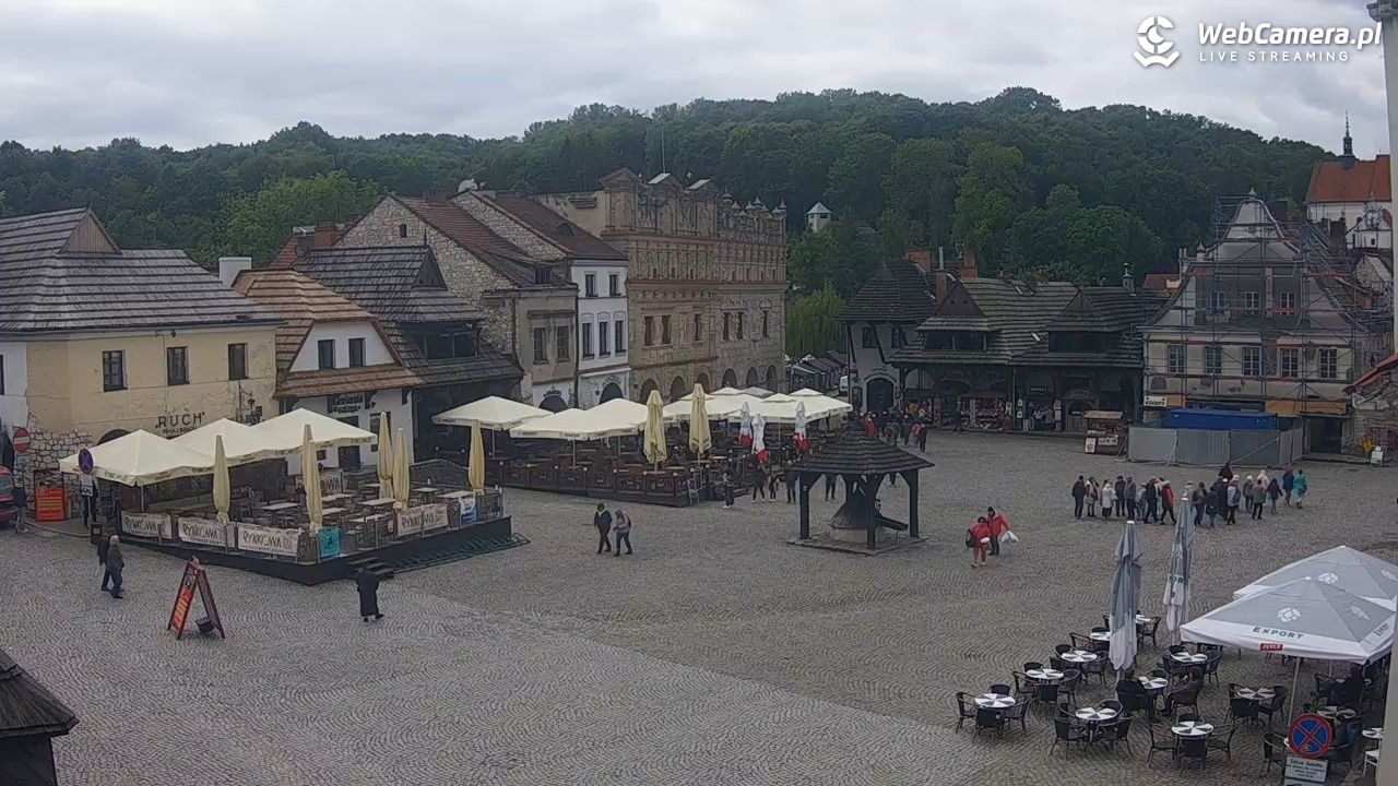 Kazimierz Dolny - widok na Rynek - 17 maj 2025, 11:35