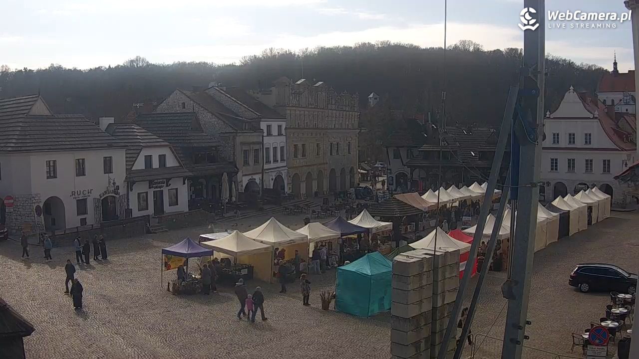 Kazimierz Dolny - widok na Rynek - 22 marzec 2026, 10:50