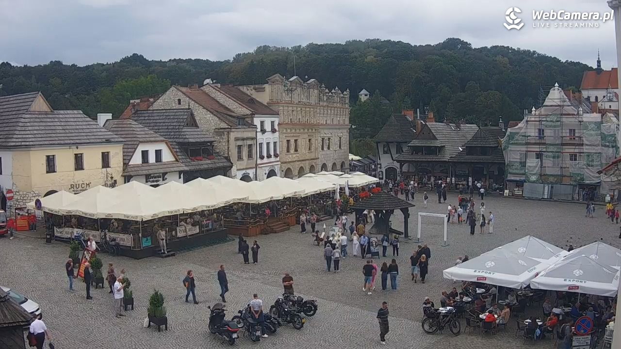 Kazimierz Dolny - widok na Rynek - 14 wresień 2025, 13:09