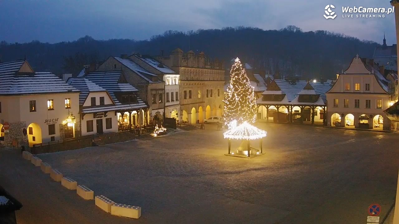 Kazimierz Dolny - widok na Rynek - 07 styczeń 2026, 16:20