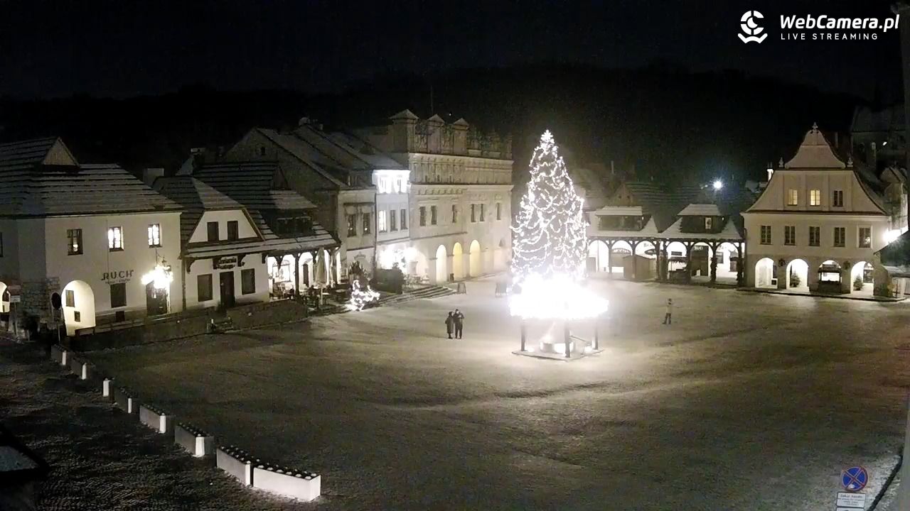Kazimierz Dolny - widok na Rynek - 02 styczeń 2026, 20:42