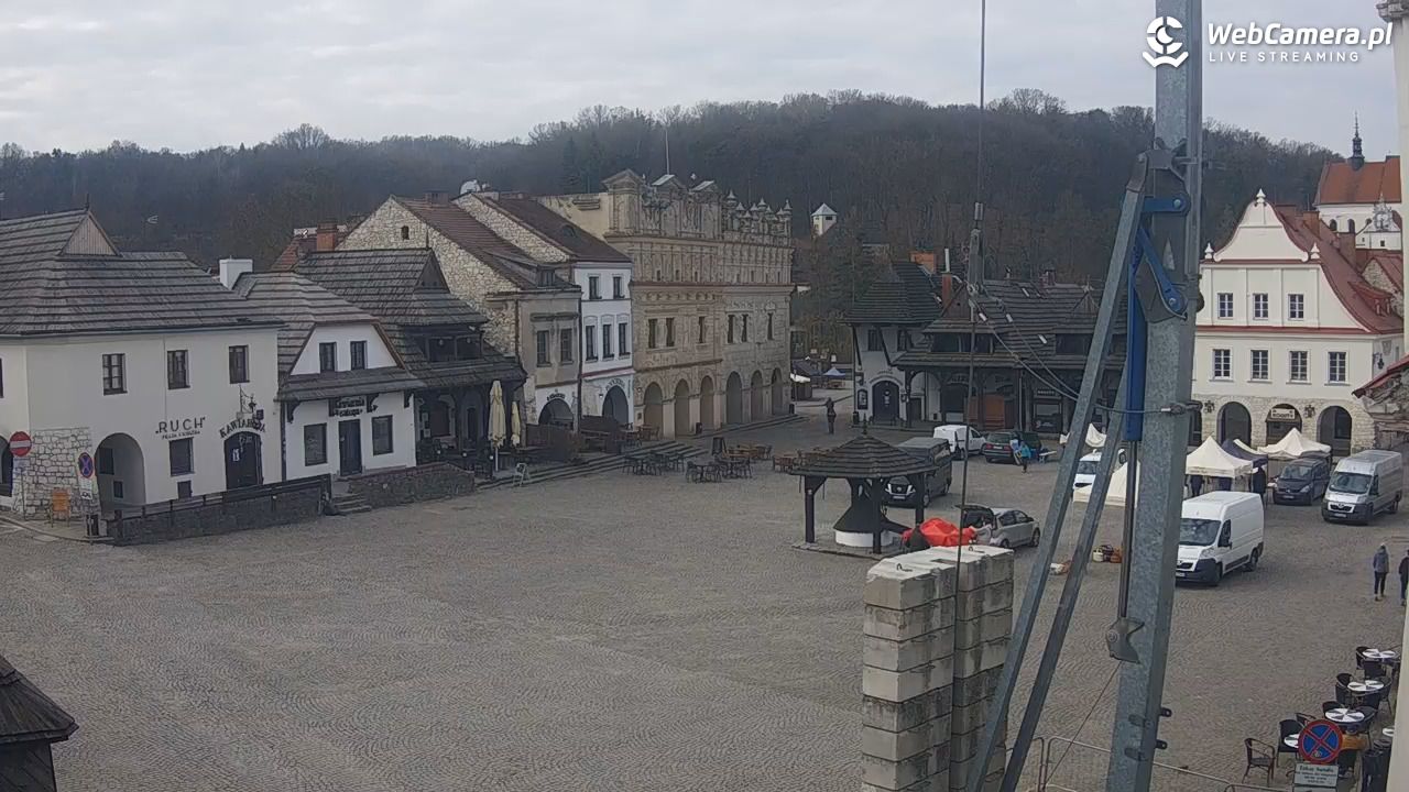 Kazimierz Dolny - widok na Rynek - 22 marzec 2026, 08:06