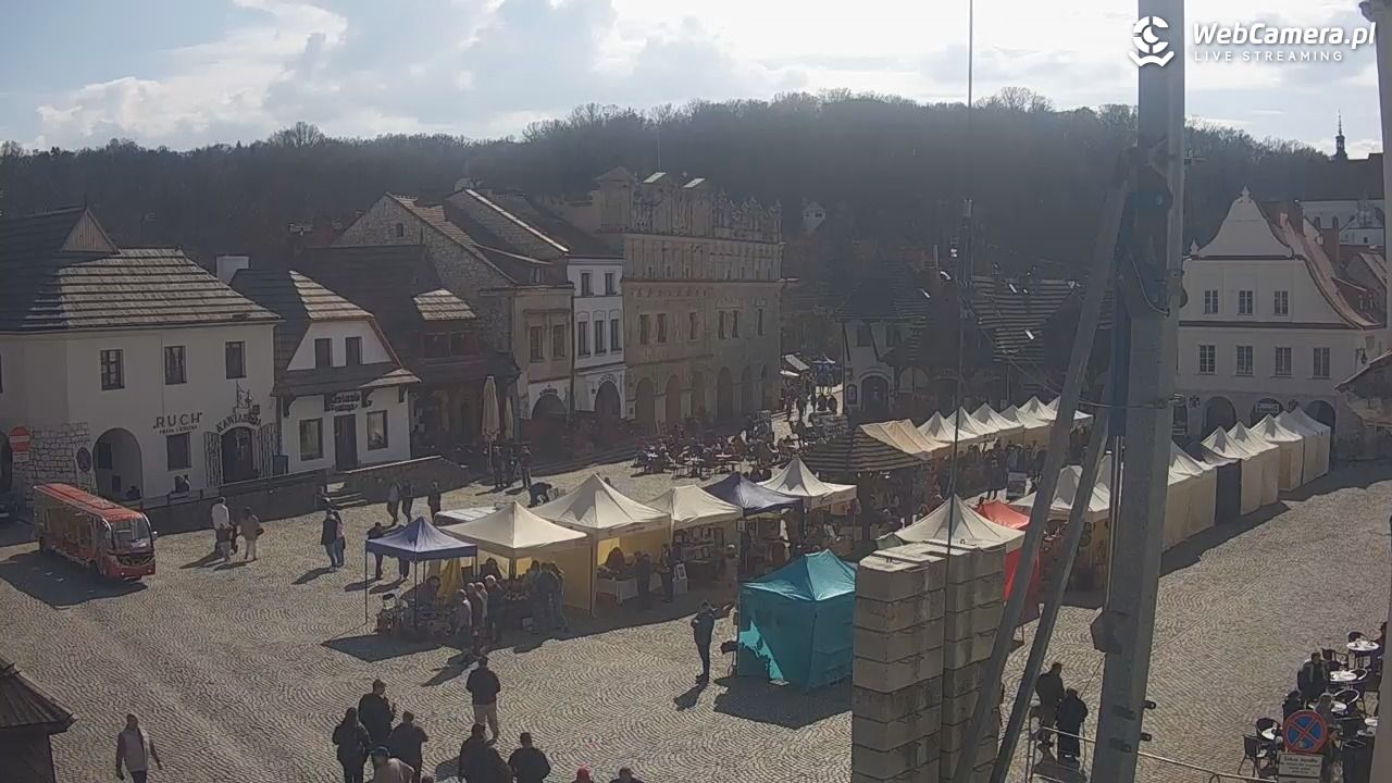 Kazimierz Dolny - widok na Rynek - 22 marzec 2026, 13:09
