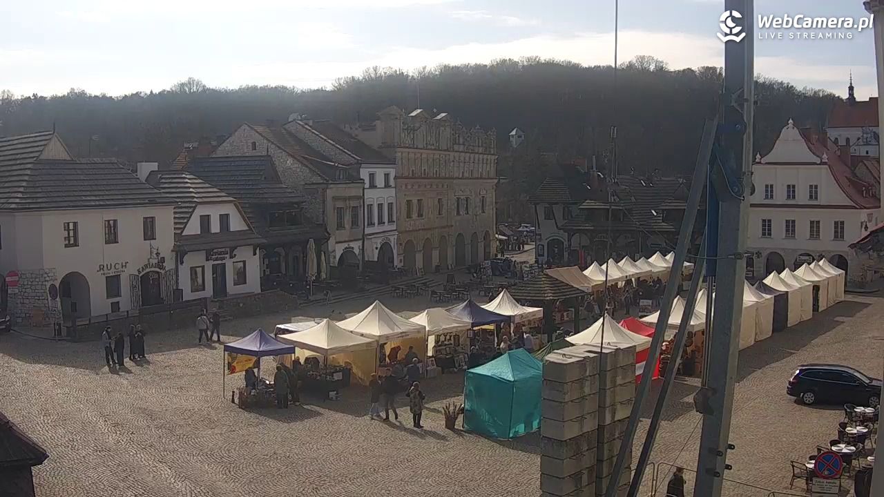 Kazimierz Dolny - widok na Rynek - 22 marzec 2026, 10:50