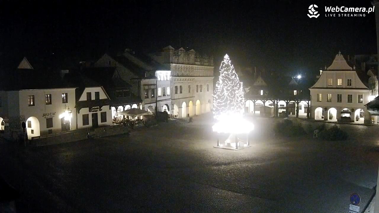 Kazimierz Dolny - widok na Rynek - 16 grudzień 2025, 19:13