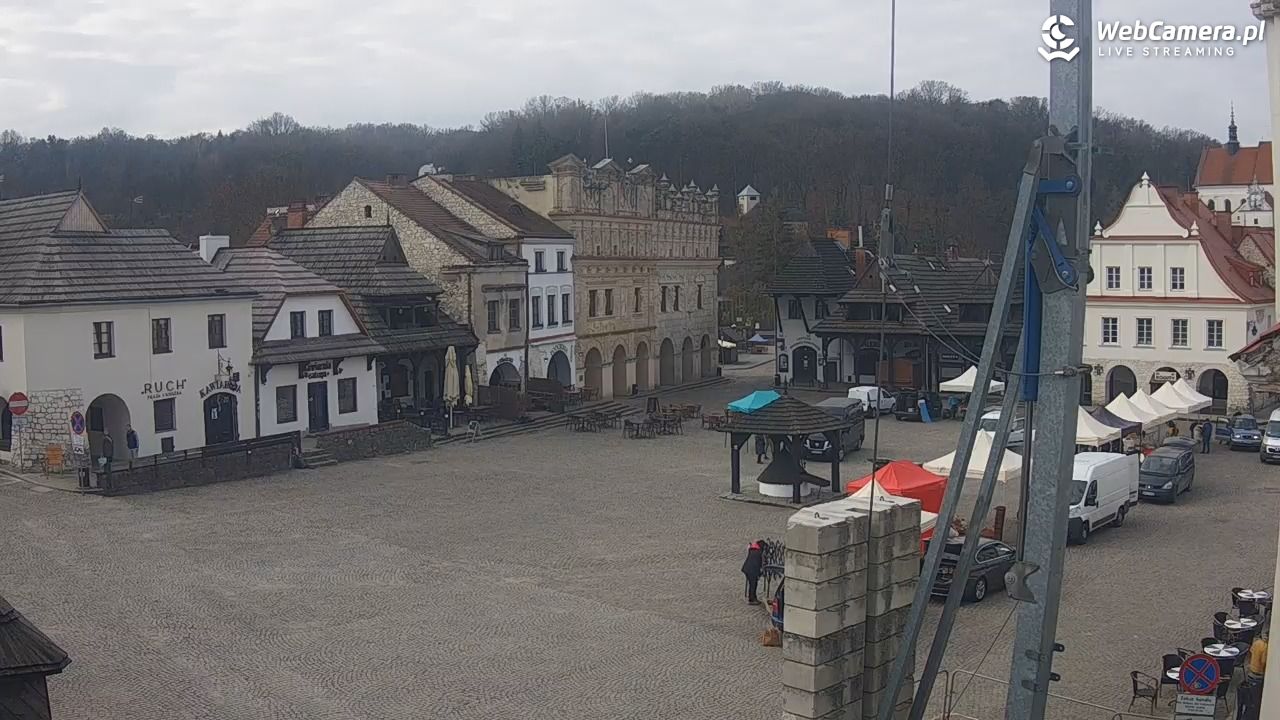 Kazimierz Dolny - widok na Rynek - 22 marzec 2026, 08:15