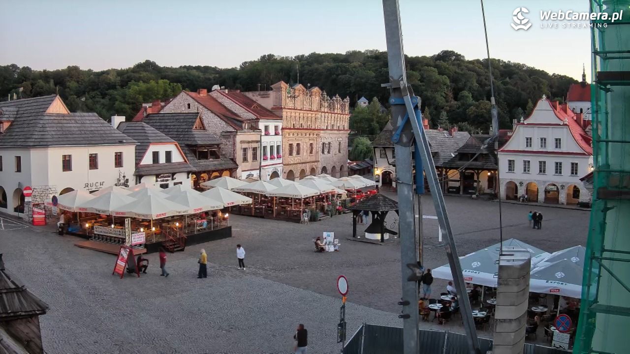 Kazimierz Dolny - widok na Rynek - 24 sierpień 2026, 19:45