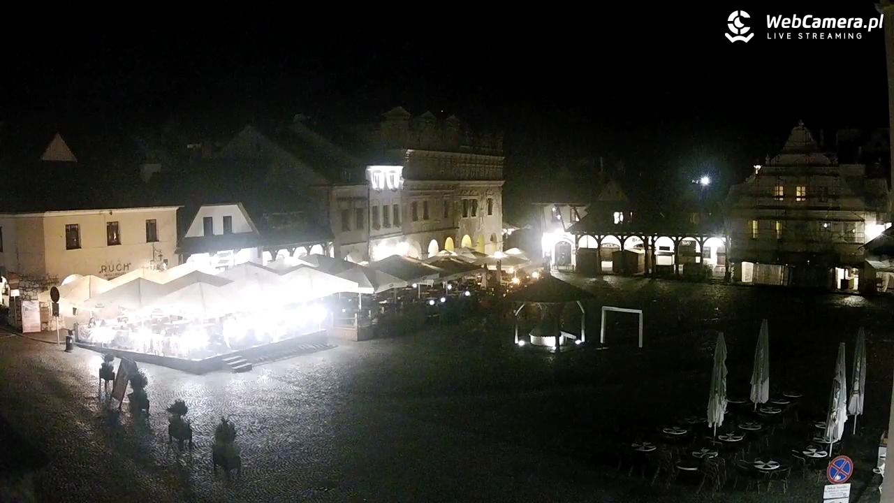 Kazimierz Dolny - widok na Rynek - 14 wresień 2025, 19:41