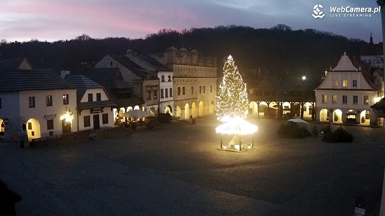 Kazimierz Dolny - widok na Rynek - 17 grudzień 2025, 06:59