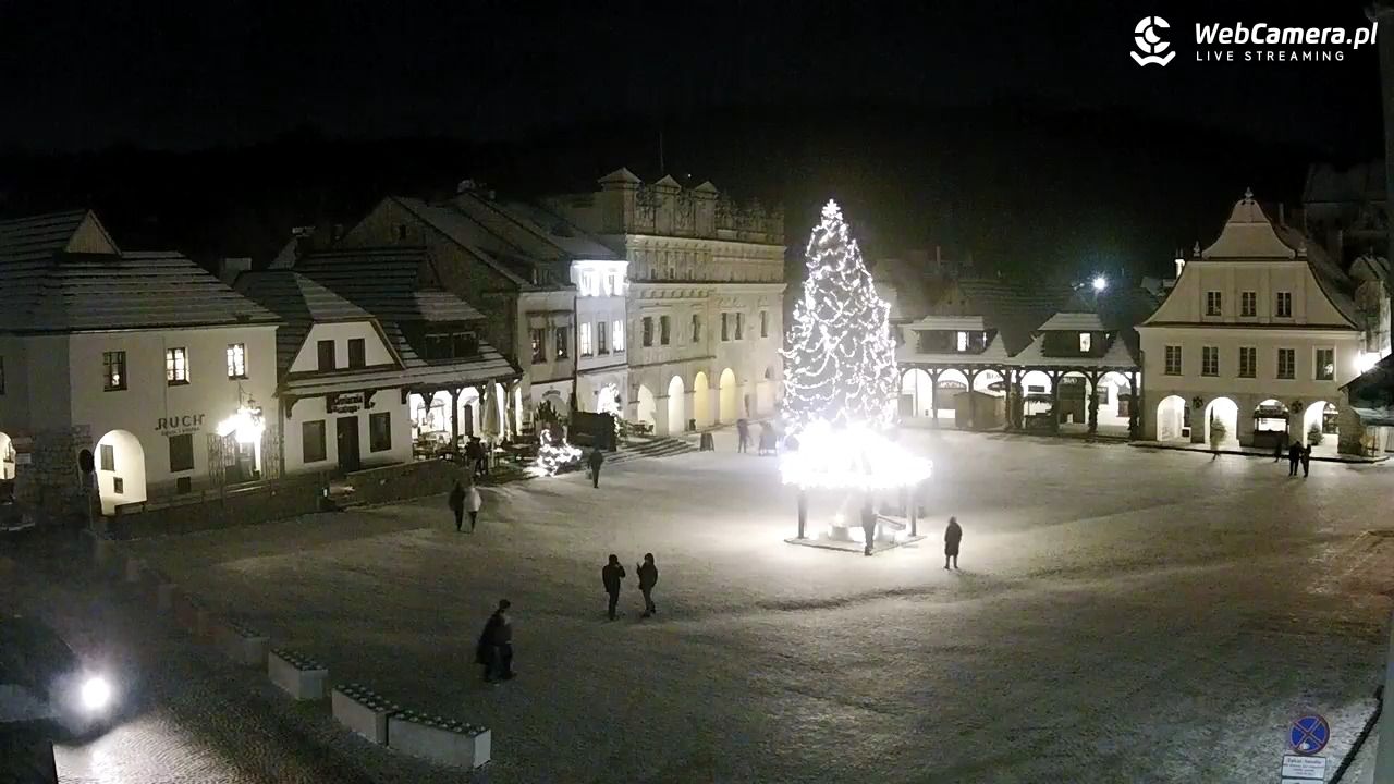 Kazimierz Dolny - widok na Rynek - 03 styczeń 2026, 20:04