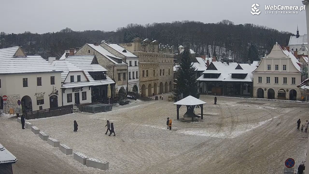 Kazimierz Dolny - widok na Rynek - 01 styczeń 2026, 11:33