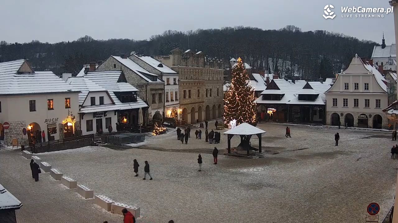 Kazimierz Dolny - widok na Rynek - 01 styczeń 2026, 15:31