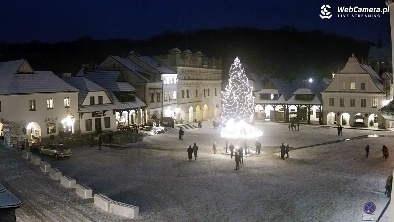 Kazimierz Dolny - widok na Rynek - 01 styczeń 2026, 16:19