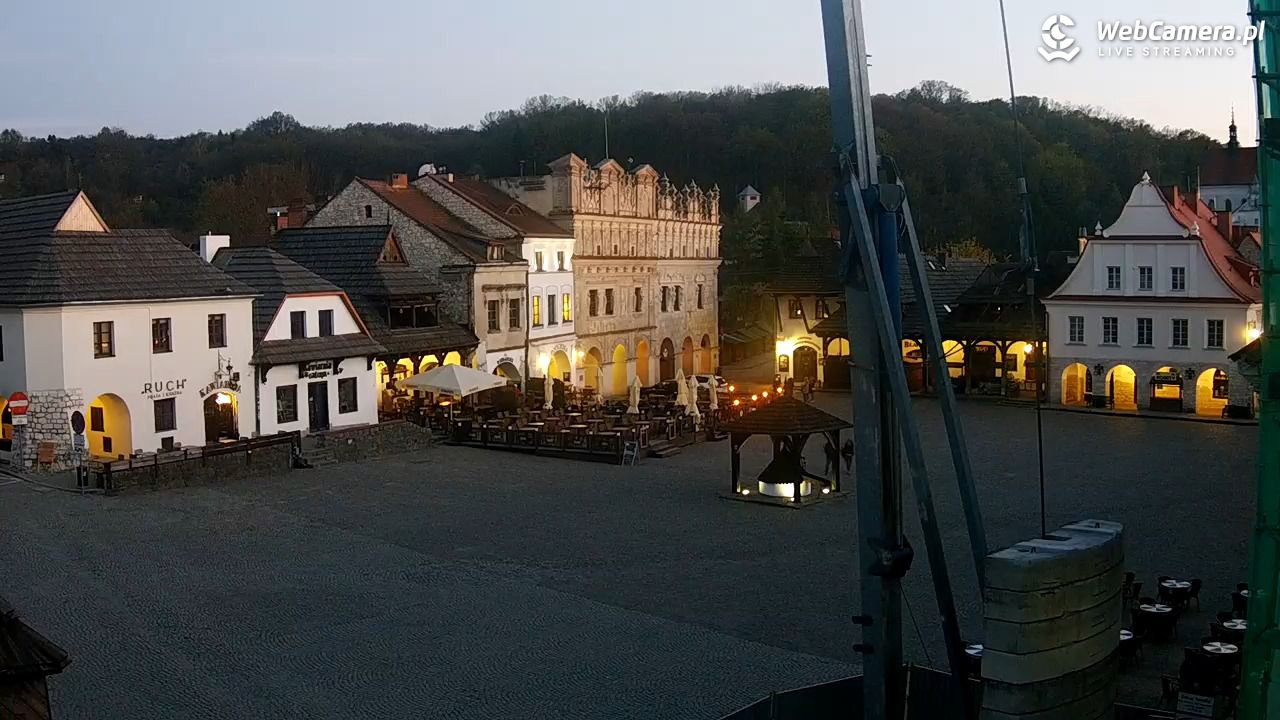 Kazimierz Dolny - widok na Rynek - 21 kwiecień 2026, 20:03