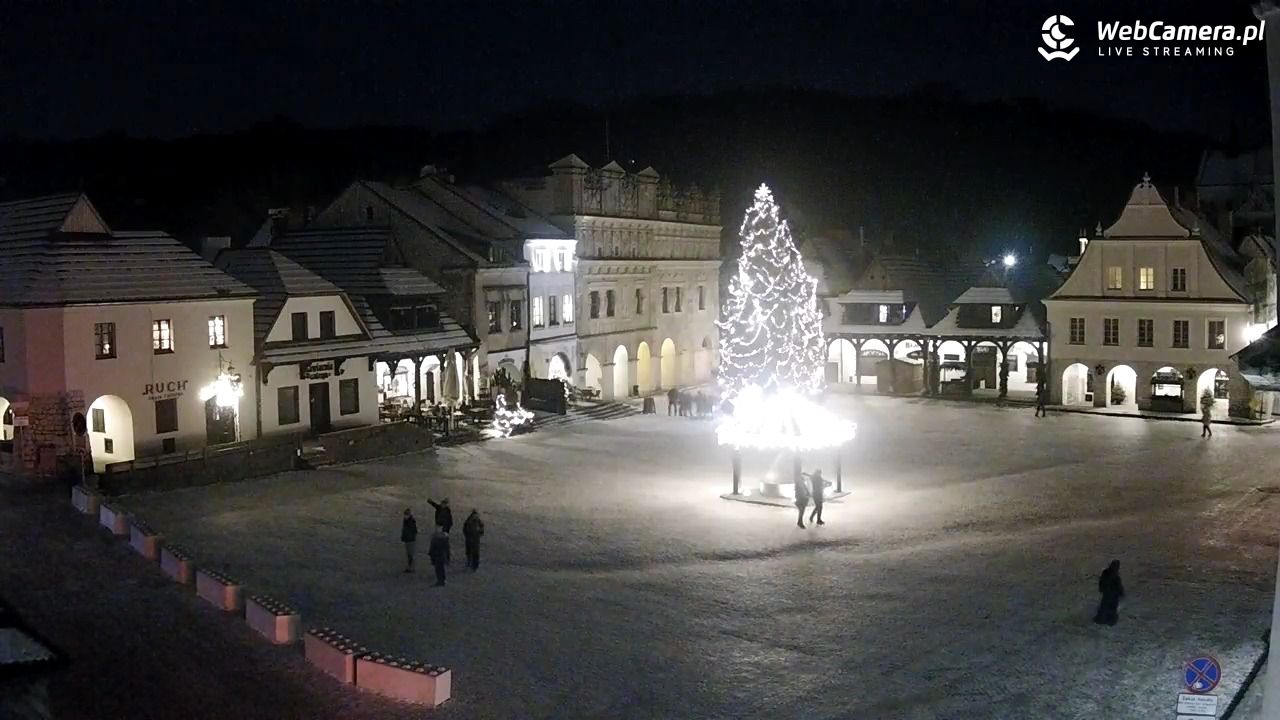 Kazimierz Dolny - widok na Rynek - 03 styczeń 2026, 21:04