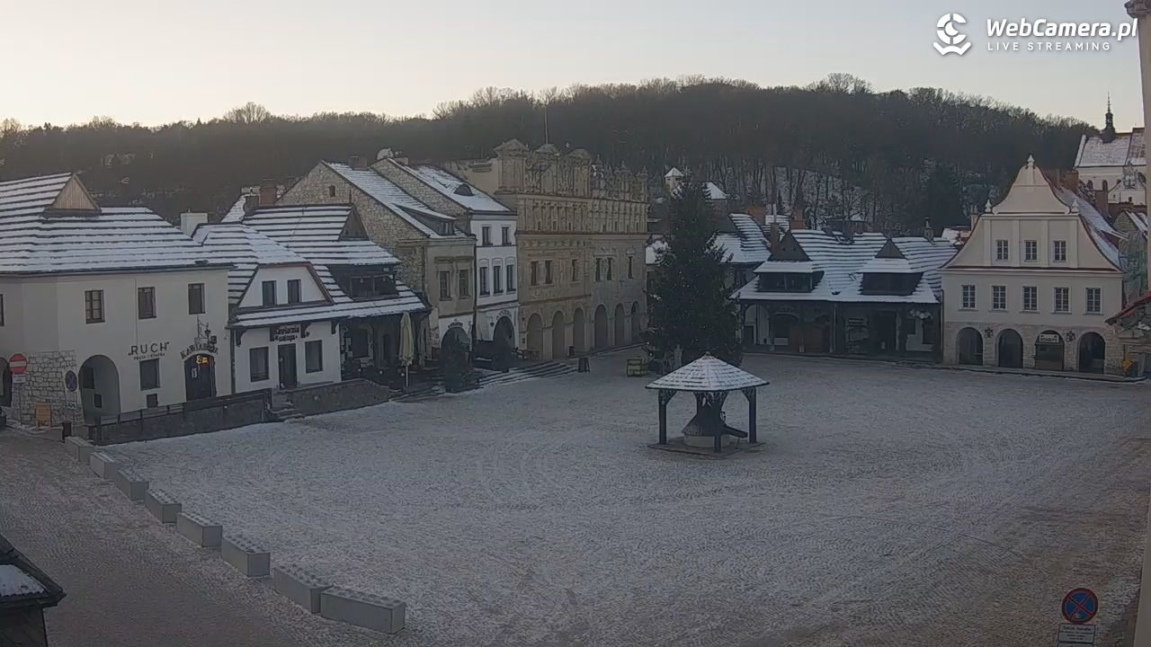 Kazimierz Dolny - widok na Rynek - 04 styczeń 2026, 08:05