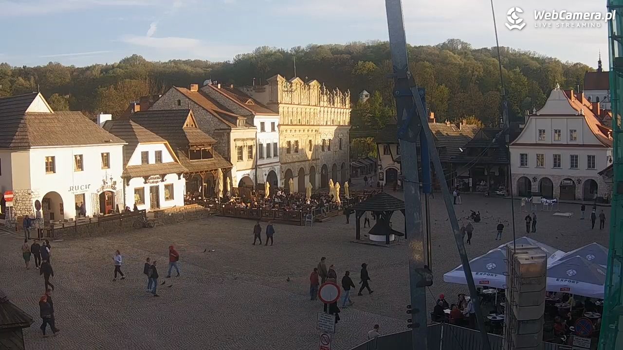 Kazimierz Dolny - widok na Rynek - 25 kwiecień 2026, 18:36
