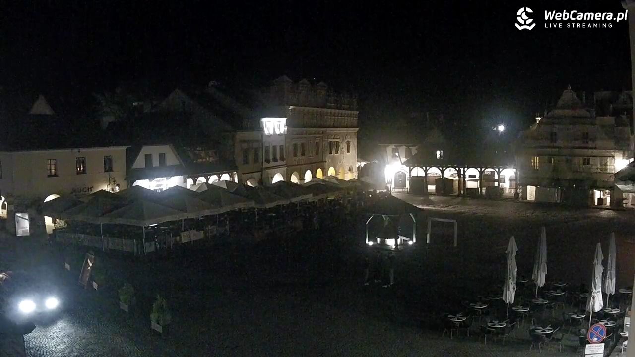 Kazimierz Dolny - widok na Rynek - 16 wresień 2025, 20:42