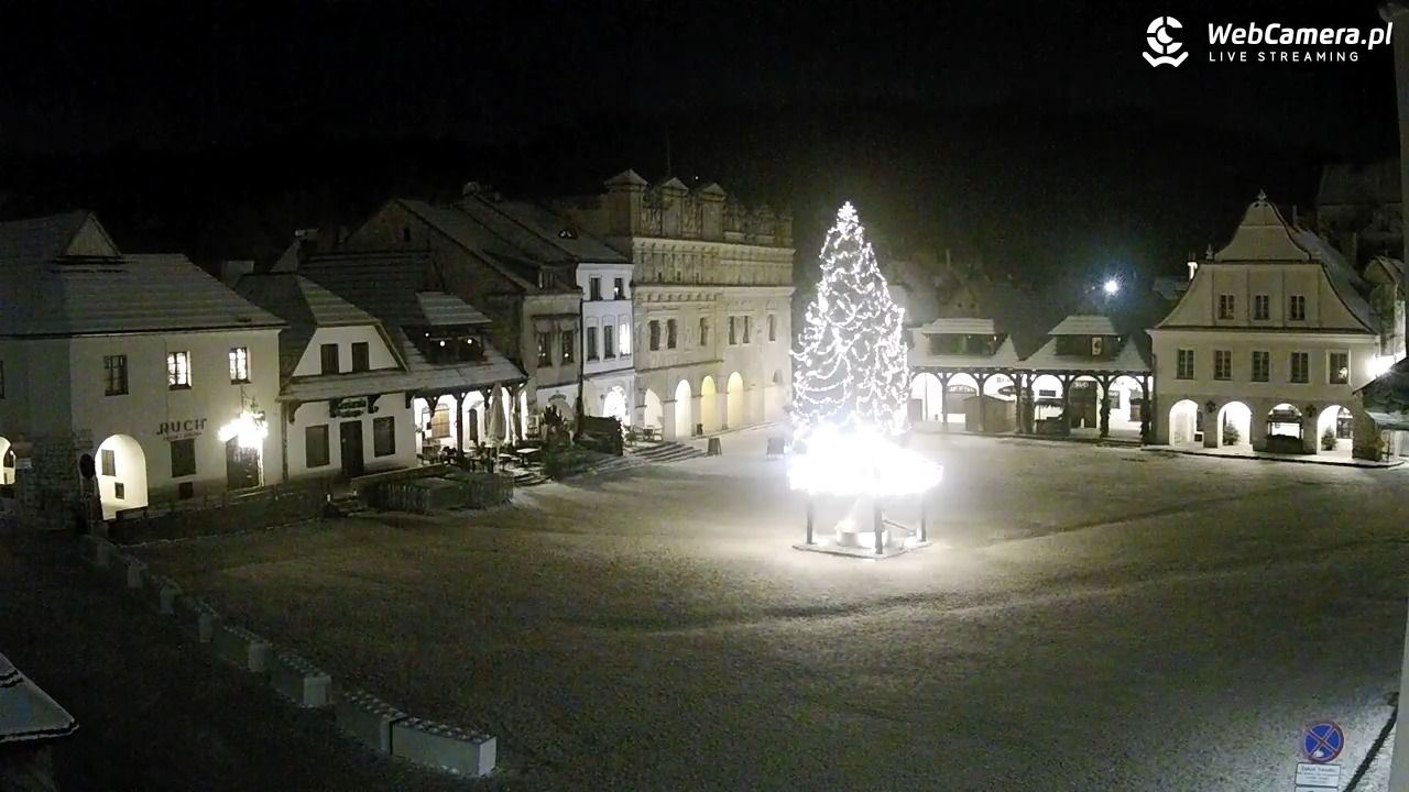 Kazimierz Dolny - widok na Rynek - 01 styczeń 2026, 23:37