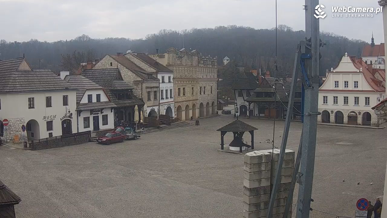 Kazimierz Dolny - widok na Rynek - 19 marzec 2026, 07:24