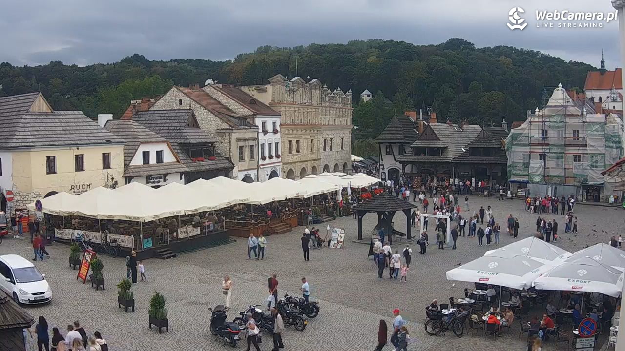 Kazimierz Dolny - widok na Rynek - 14 wresień 2025, 13:14