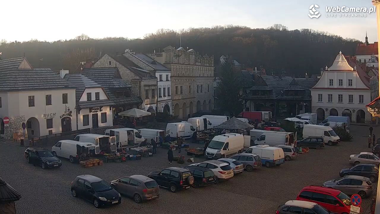 Kazimierz Dolny - widok na Rynek - 16 grudzień 2025, 08:27