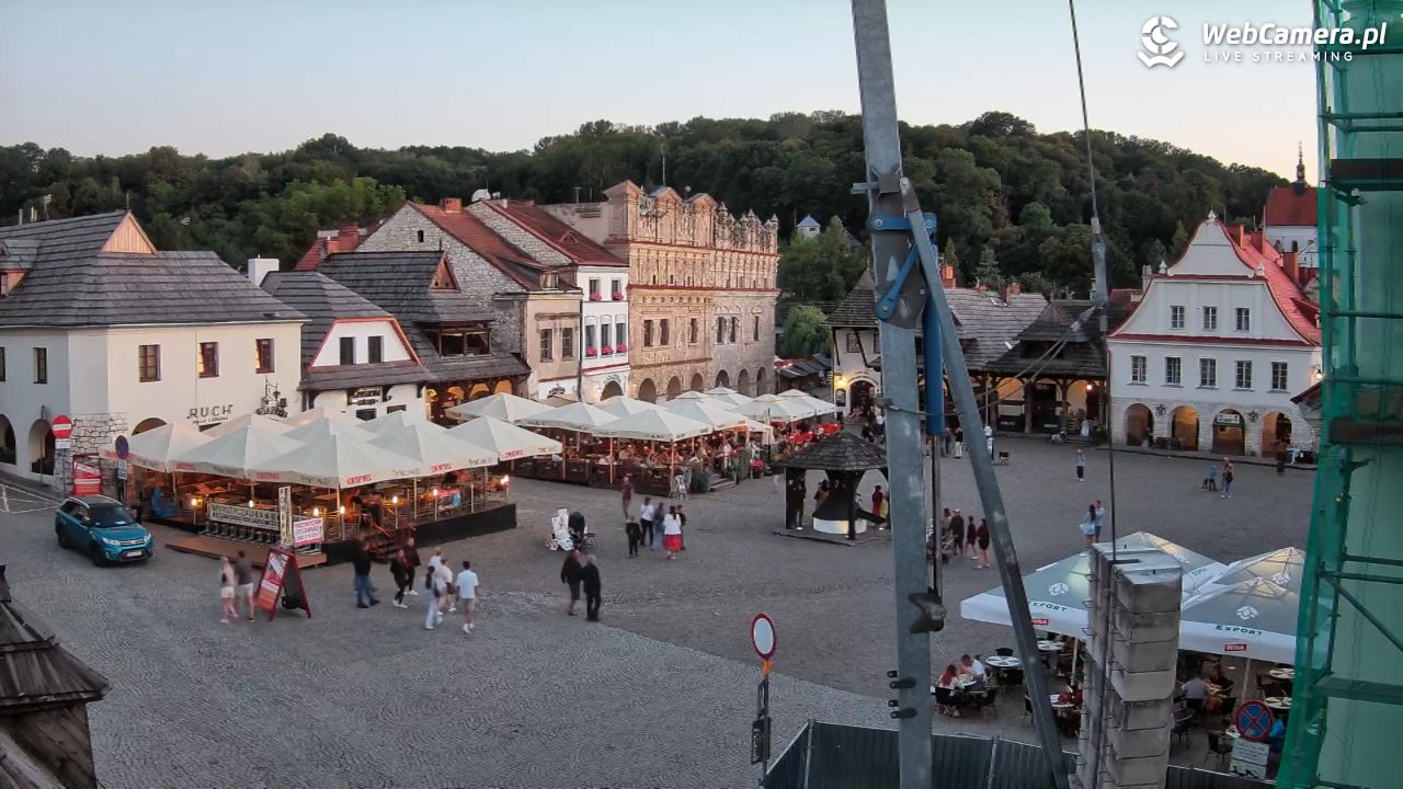 Kazimierz Dolny - widok na Rynek - 23 sierpień 2026, 19:47