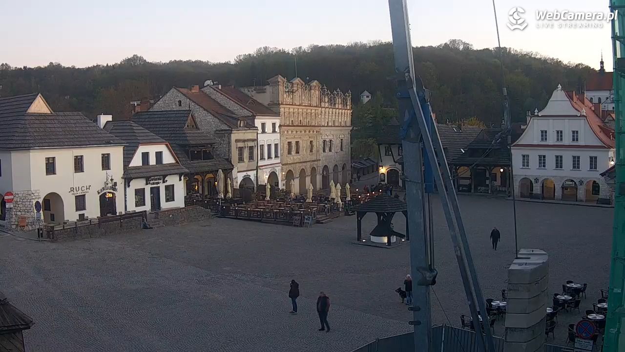 Kazimierz Dolny - widok na Rynek - 22 kwiecień 2026, 19:43