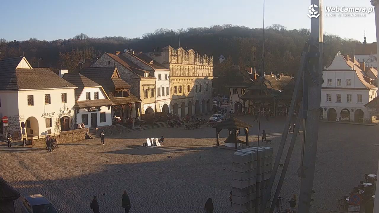 Kazimierz Dolny - widok na Rynek - 21 marzec 2026, 16:40