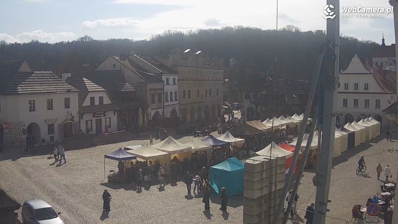Kazimierz Dolny - widok na Rynek - 22 marzec 2026, 12:21