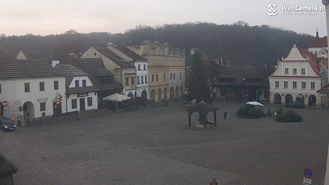 Kazimierz Dolny - widok na Rynek - 18 grudzień 2025, 07:58